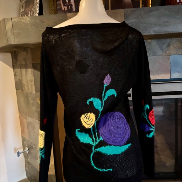 80s Mondi Floral Embroidered Red Yellow Stylized Roses Slinky Sweater 38 M - Picture 5 of 5